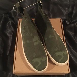 COPY - Ankle top Camo colored comfort shoes. NEW!